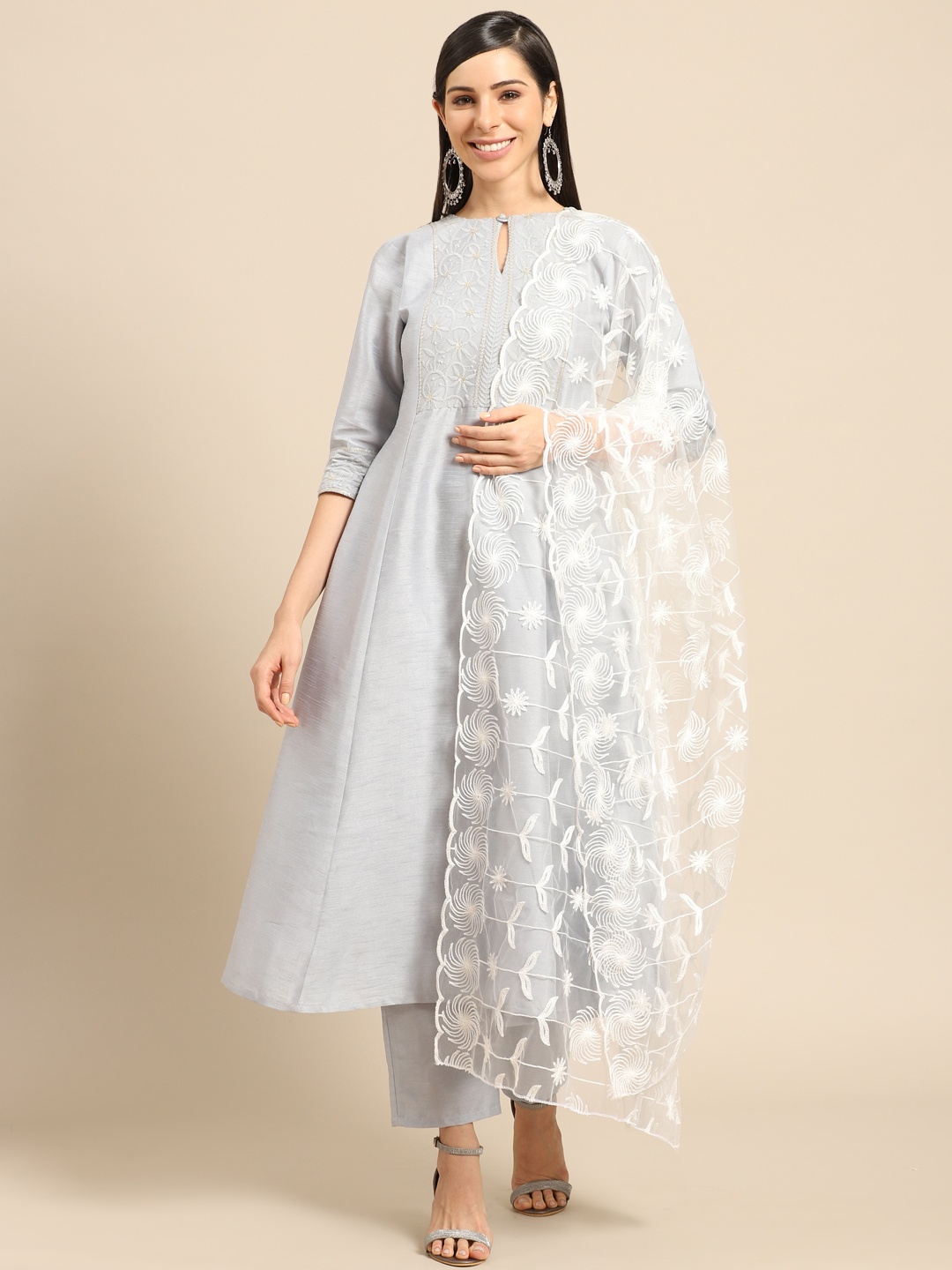 

Saadgi White Aari Embroidered Net Dupatta