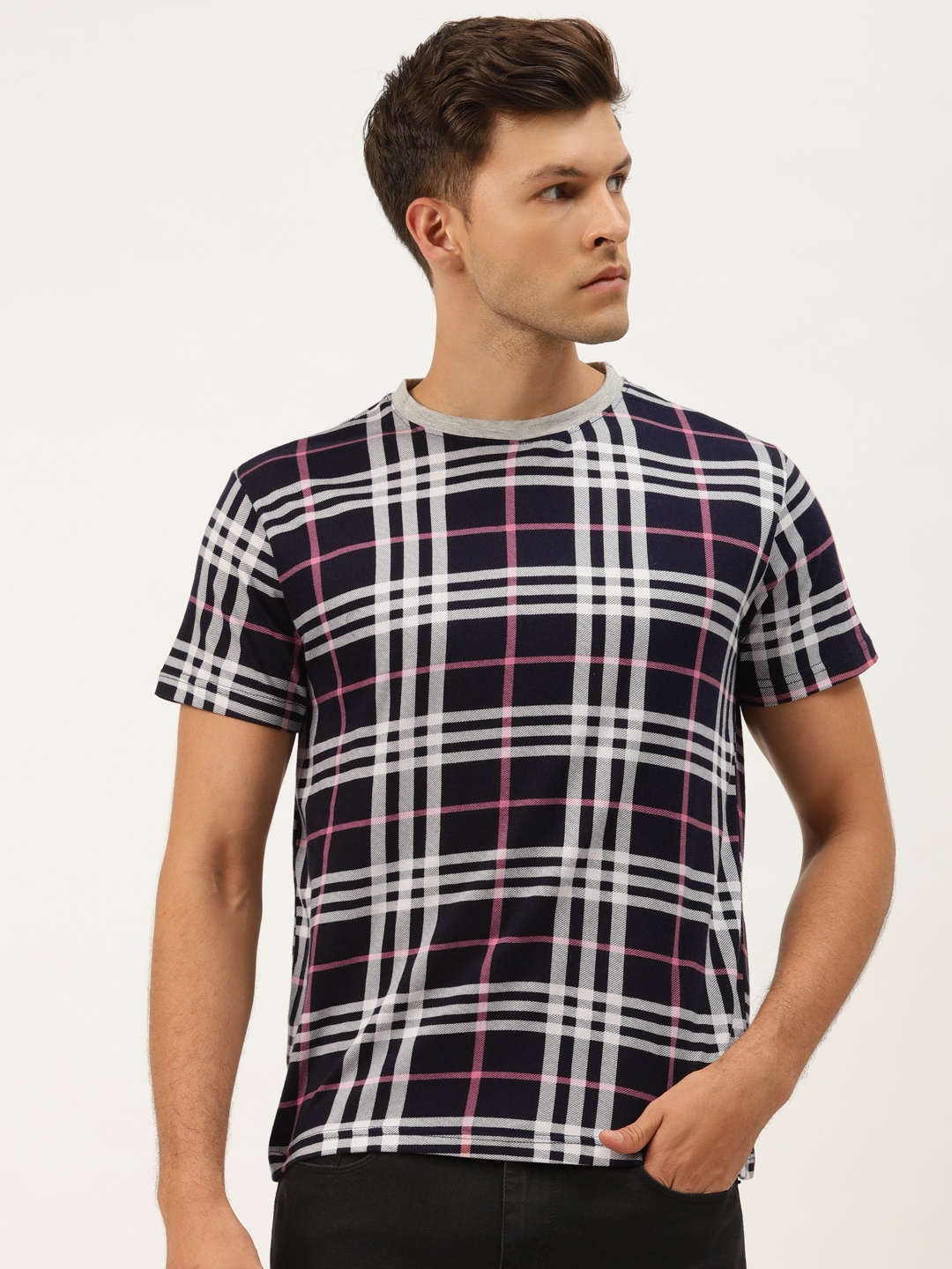 

Rodzen Men Navy Blue & White Checked Cotton Round Neck T-shirt