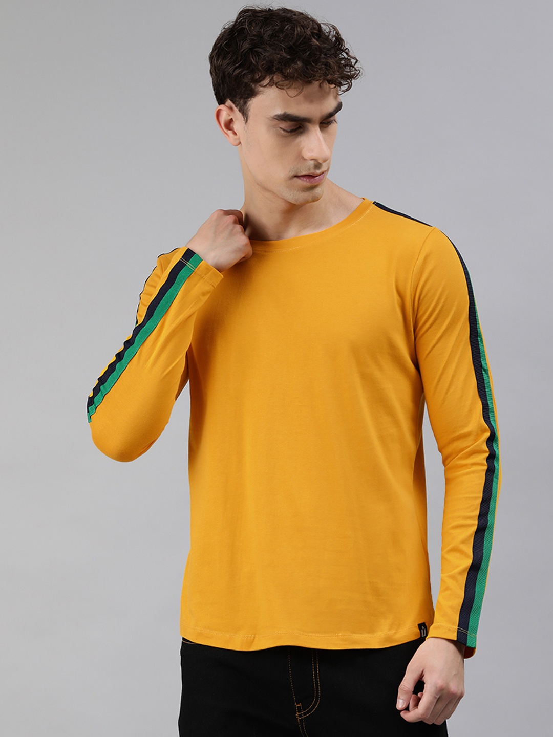 

Urbano Fashion Men Mustard Yellow Slim Fit Solid Side Striped Round Neck Pure Cotton T-shirt