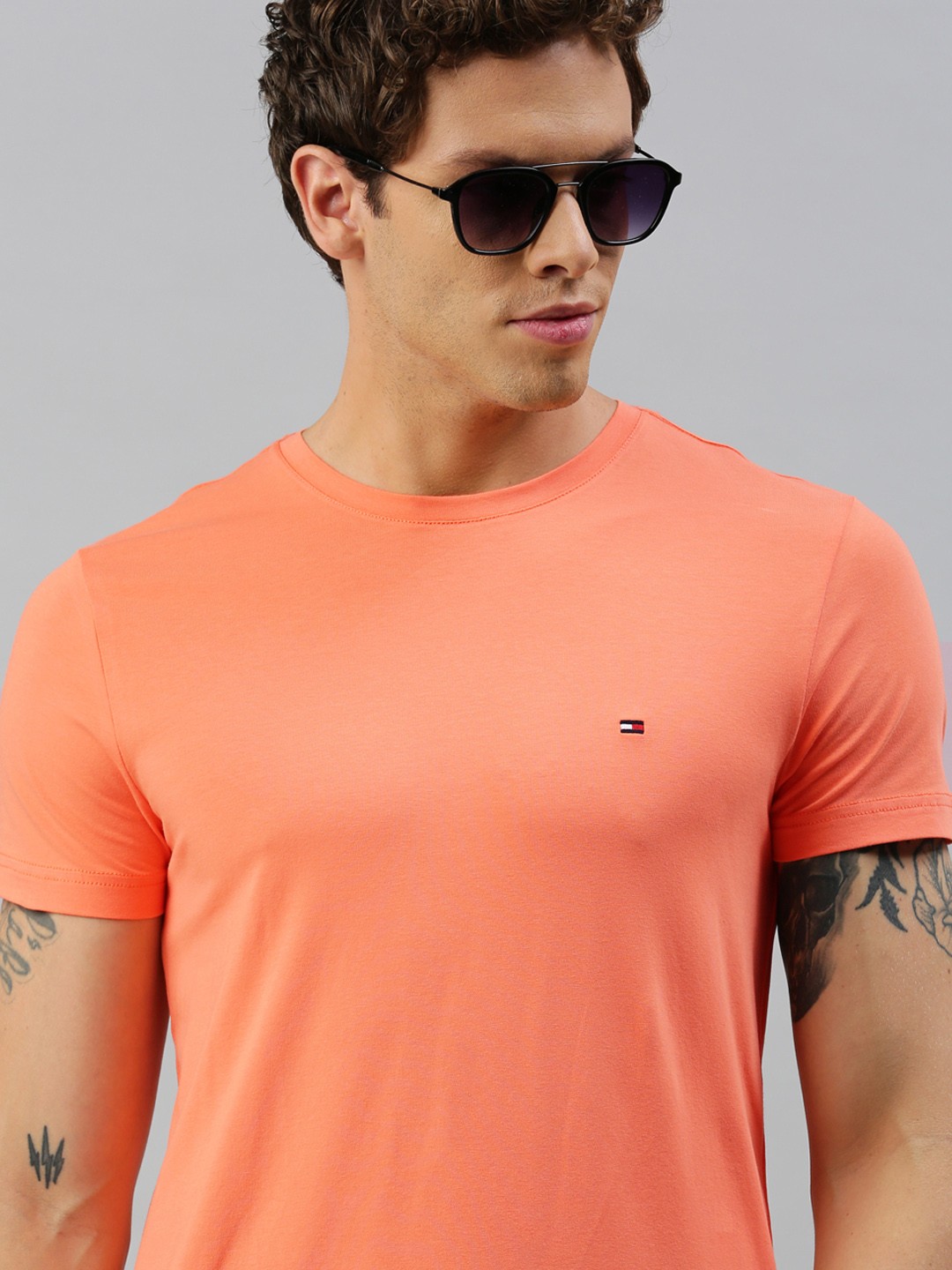 

Tommy Hilfiger Men Coral Orange Slim Fit Solid Round Neck T-shirt