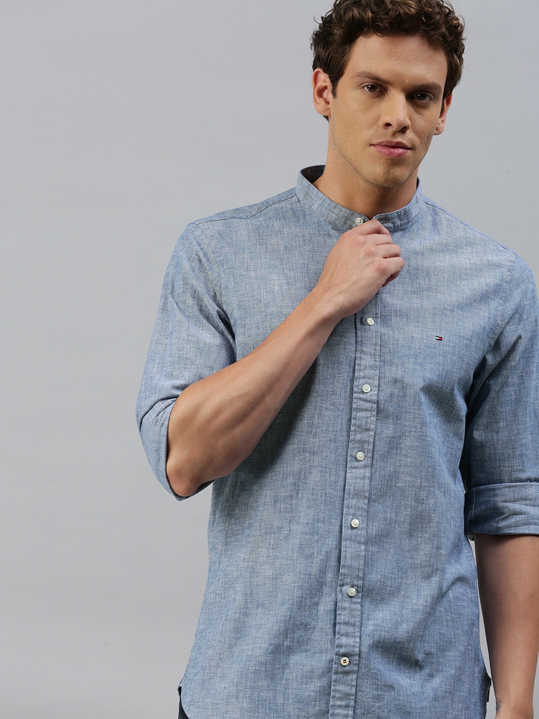 

Tommy Hilfiger Men Blue Slim Fit Solid Casual Shirt