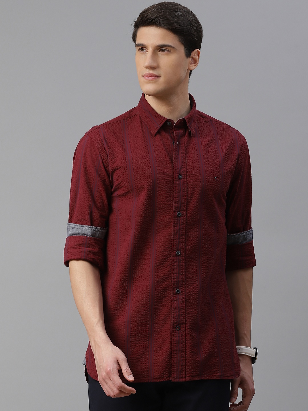 

Tommy Hilfiger Men Maroon & Blue Seersucker Striped Casual Shirt