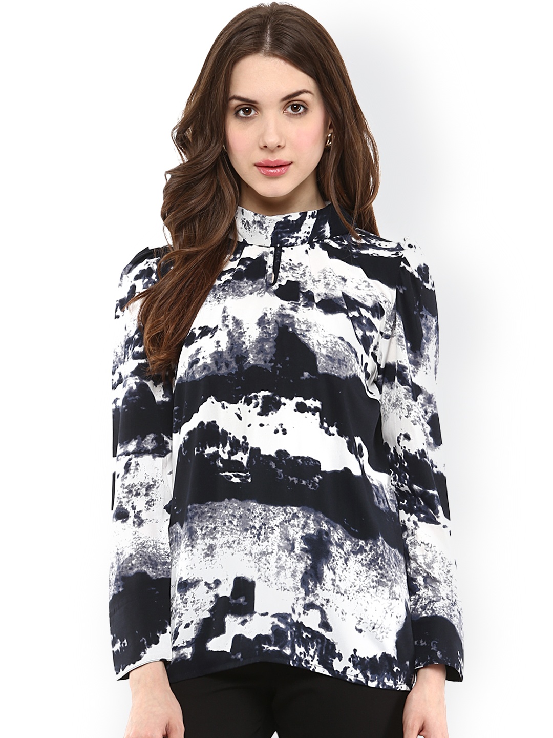 

La Zoire Black & White Printed Crepe Top