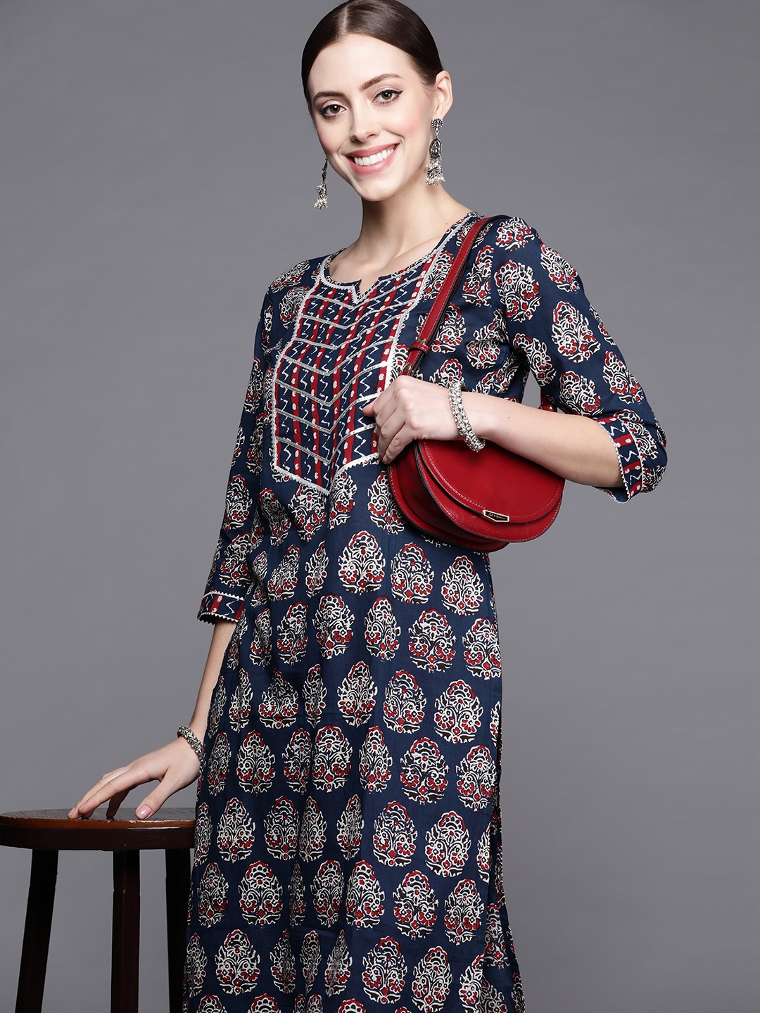 

Indo Era Women Navy Blue & White Floral Print Kurta