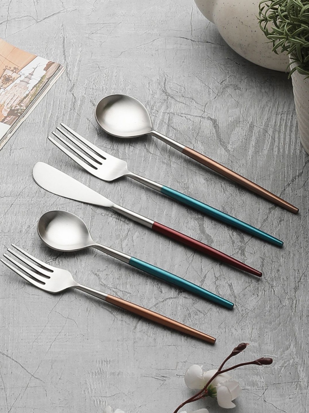 

VarEesha Multicoloured Matt Finish with Metallic Handles 5-Piece Cutlery Set, Multi