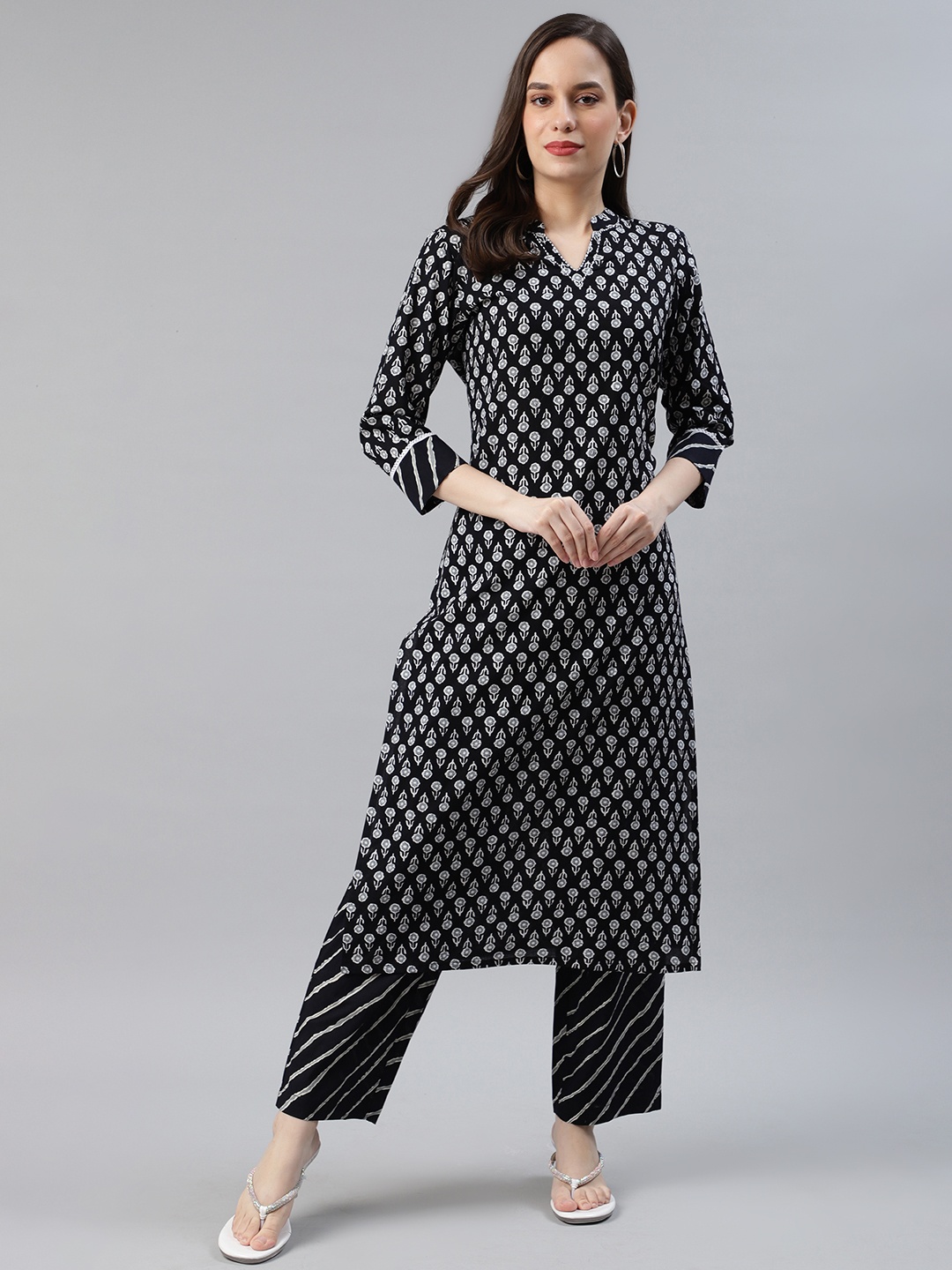 

AHIKA Women Black & White Printed Pure Cotton Kurta with Palazzos