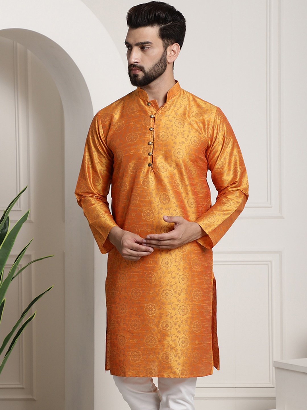 

SOJANYA Men Cream-Coloured & Brown Ethnic Motifs Print Mandarin Collar Straight Kurta