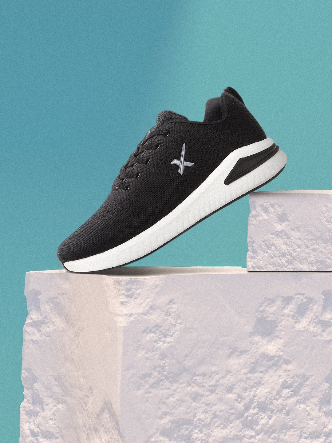 

HRX by Hrithik Roshan Men Black Woven Design Atom Running Shoe