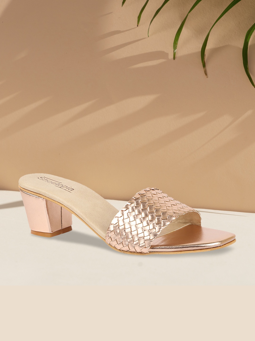 

Shoetopia Women Gold-Toned Textured Sandals