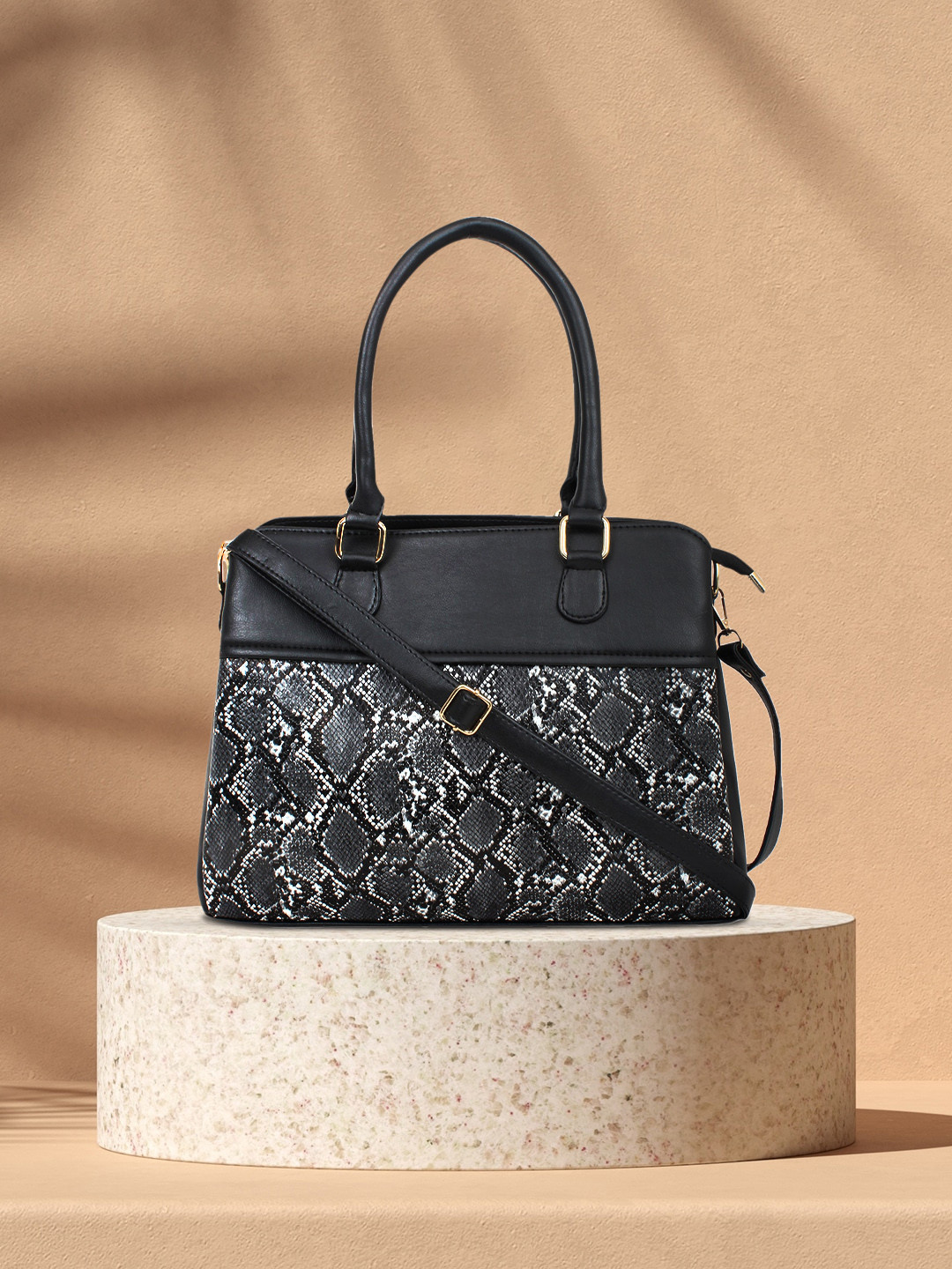 

LEGAL BRIBE Black Printed Handheld Bag