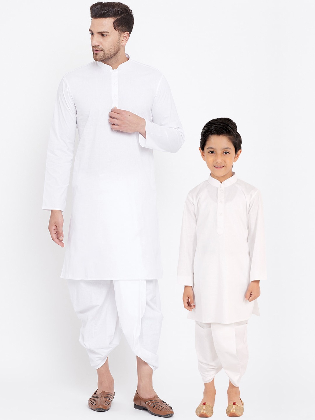 

VASTRAMAY Men White Solid Kurta with Dhoti Pants