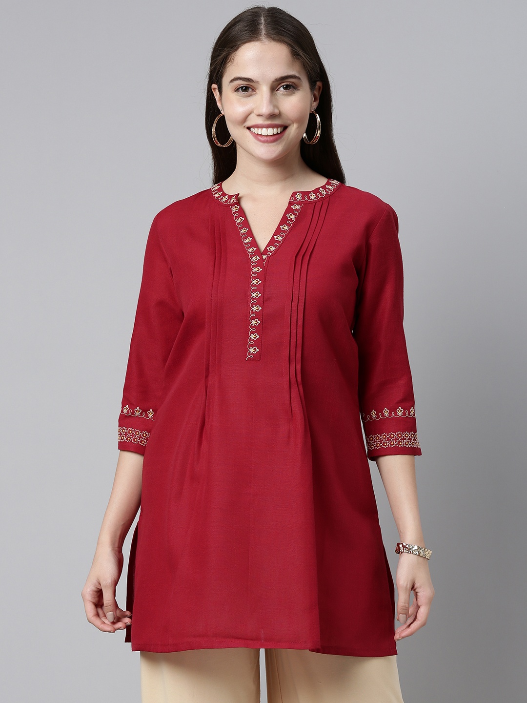 

ETIQUETTE Women Maroon Thread Work Kurta