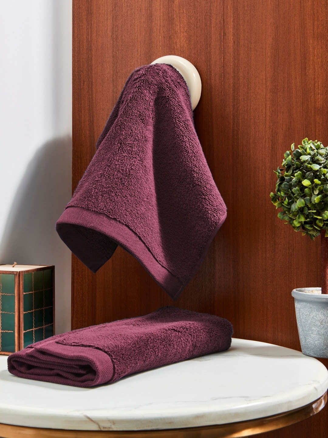 

DDecor Unisex Set of 2 Burgundy Solid 600 GSM Cotton Hand Towels