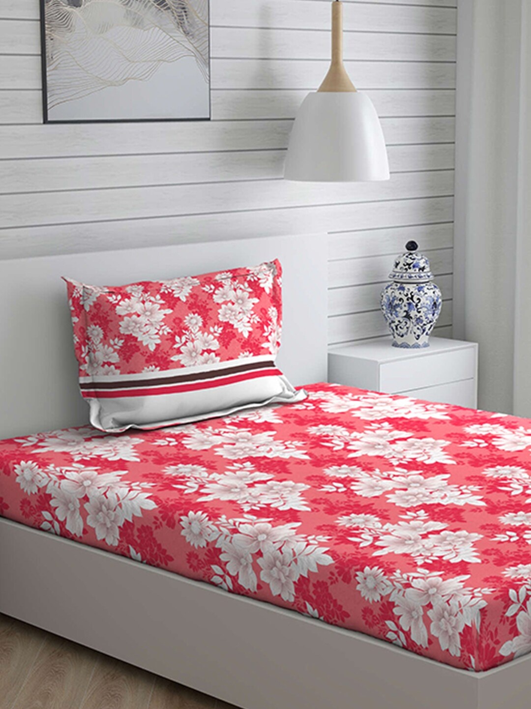 

Layers Coral & Taupe Floral 144 TC Cotton 1 Single Bedsheet with 1 Pillow Covers