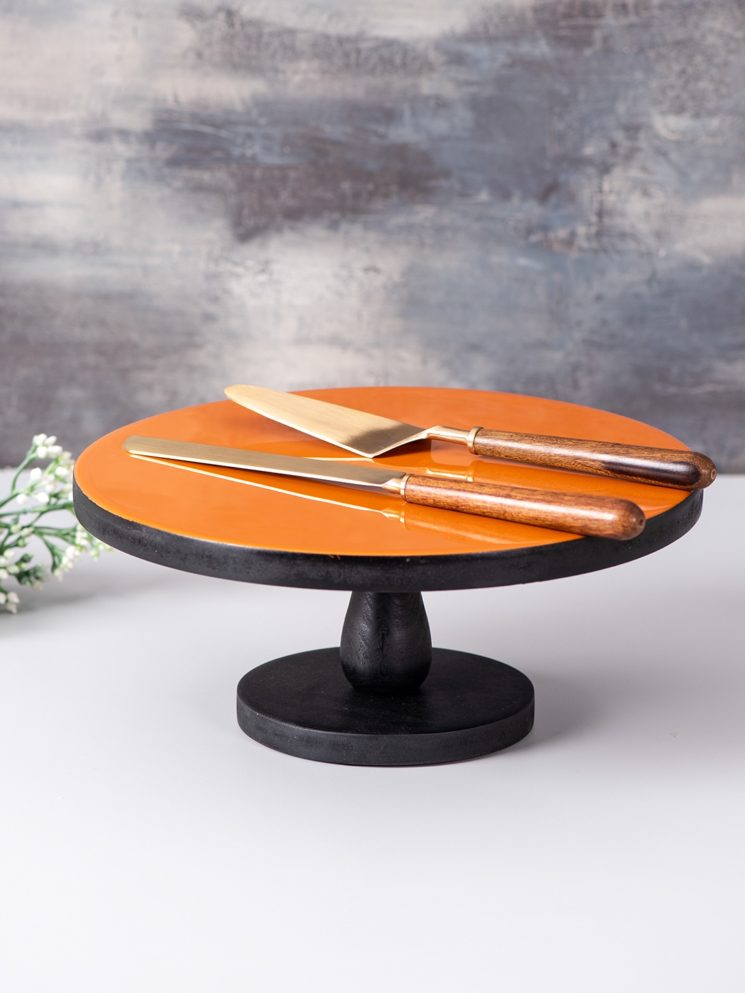 

nestroots Set of 4 Brown & Black Solid Cake Stand, Server & Knives, Orange