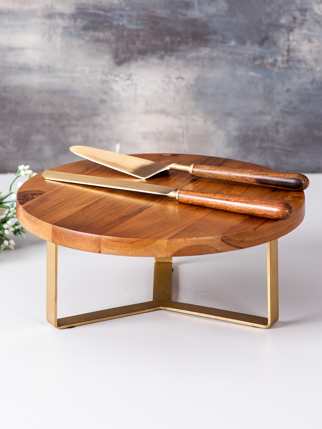 

nestroots Brown & Gold-Toned Handcrafted Wooden Cake Stand with 2 Knives & 1 Server