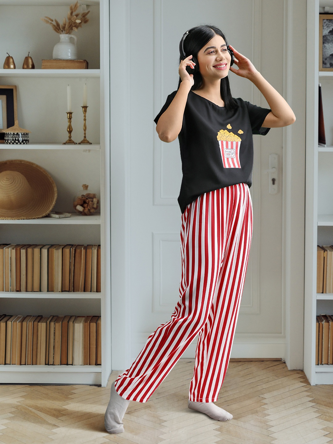 

Tokyo Talkies Women Black & Red Printed Night suit