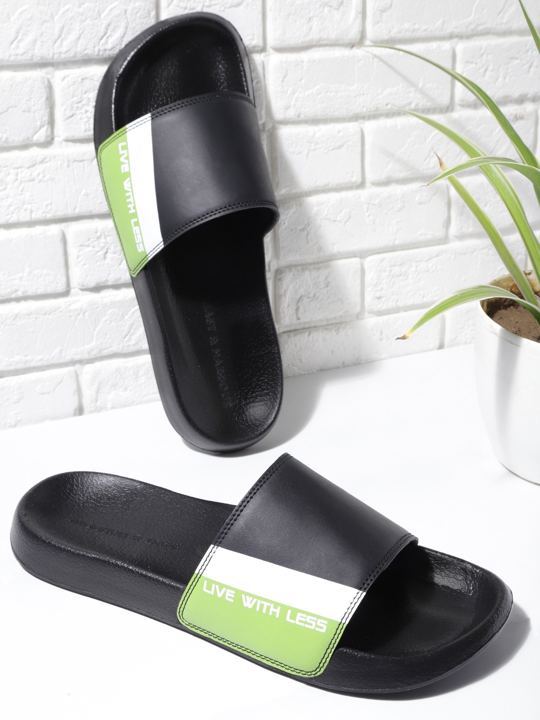 

Mast & Harbour Men Black & White Solid Sliders