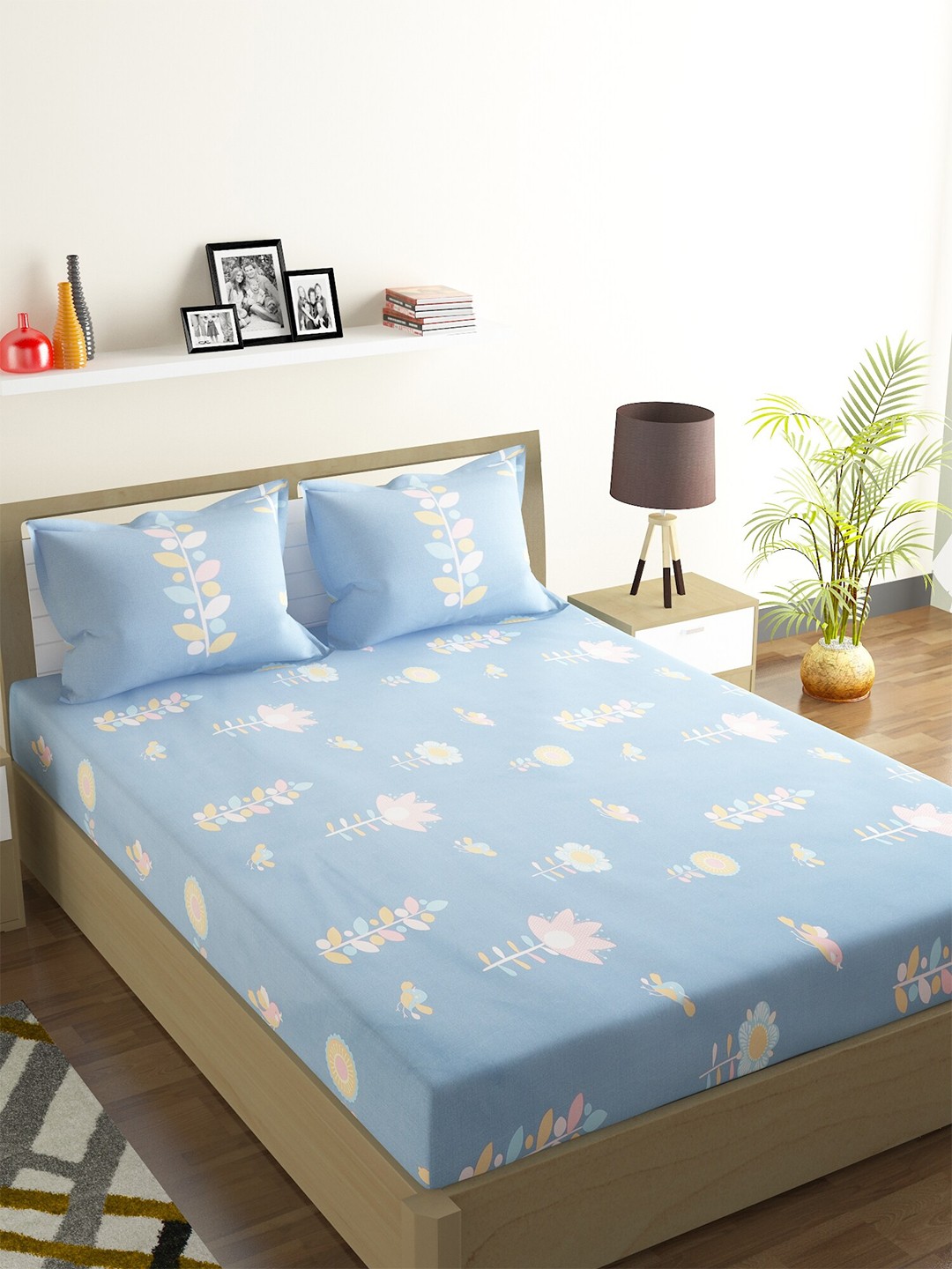 

ROMEE Blue & White Floral 144 TC Microfiber 1 Queen Bedsheet with 2 Pillow Covers