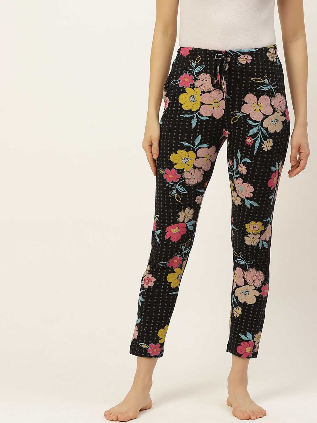 

ETC Women Black & Peach-Coloured Regular Fit Floral Print Pure Cotton Lounge Pants