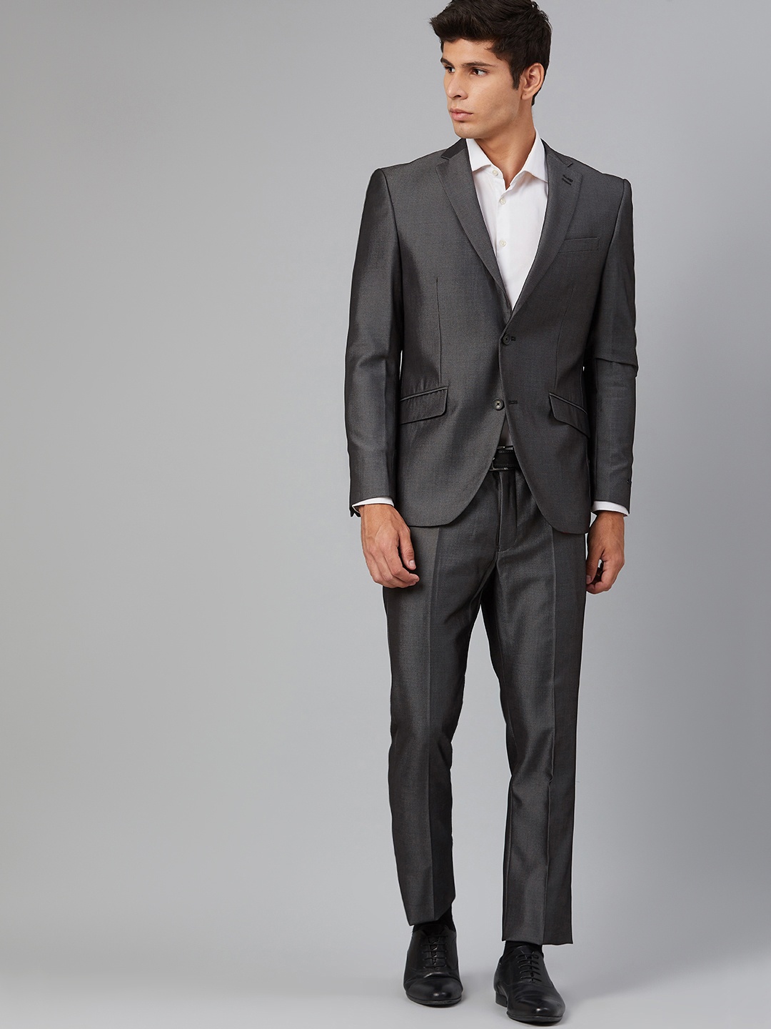 

Blackberrys Men Charcoal Grey Solid Slim Fit Single-Breasted Partywear Suit