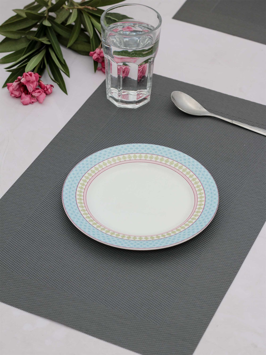 

India Circus White & Blue Set of 2 Plates
