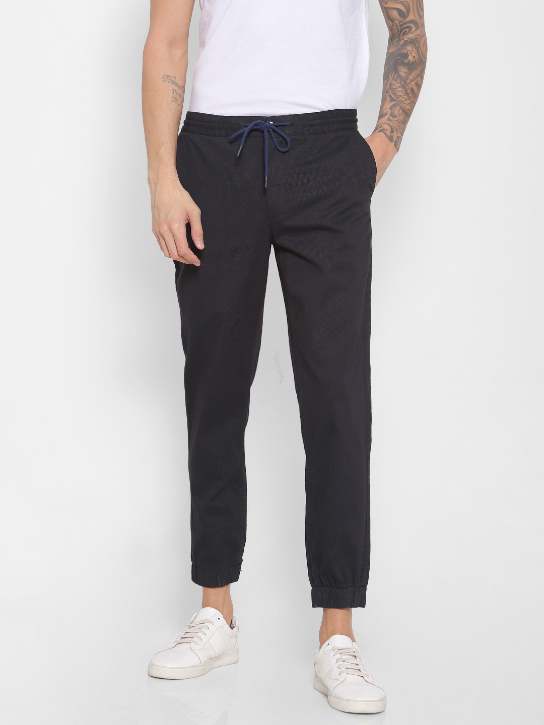 

FOREVER 21 Men Black Regular Fit Solid Regular Trousers
