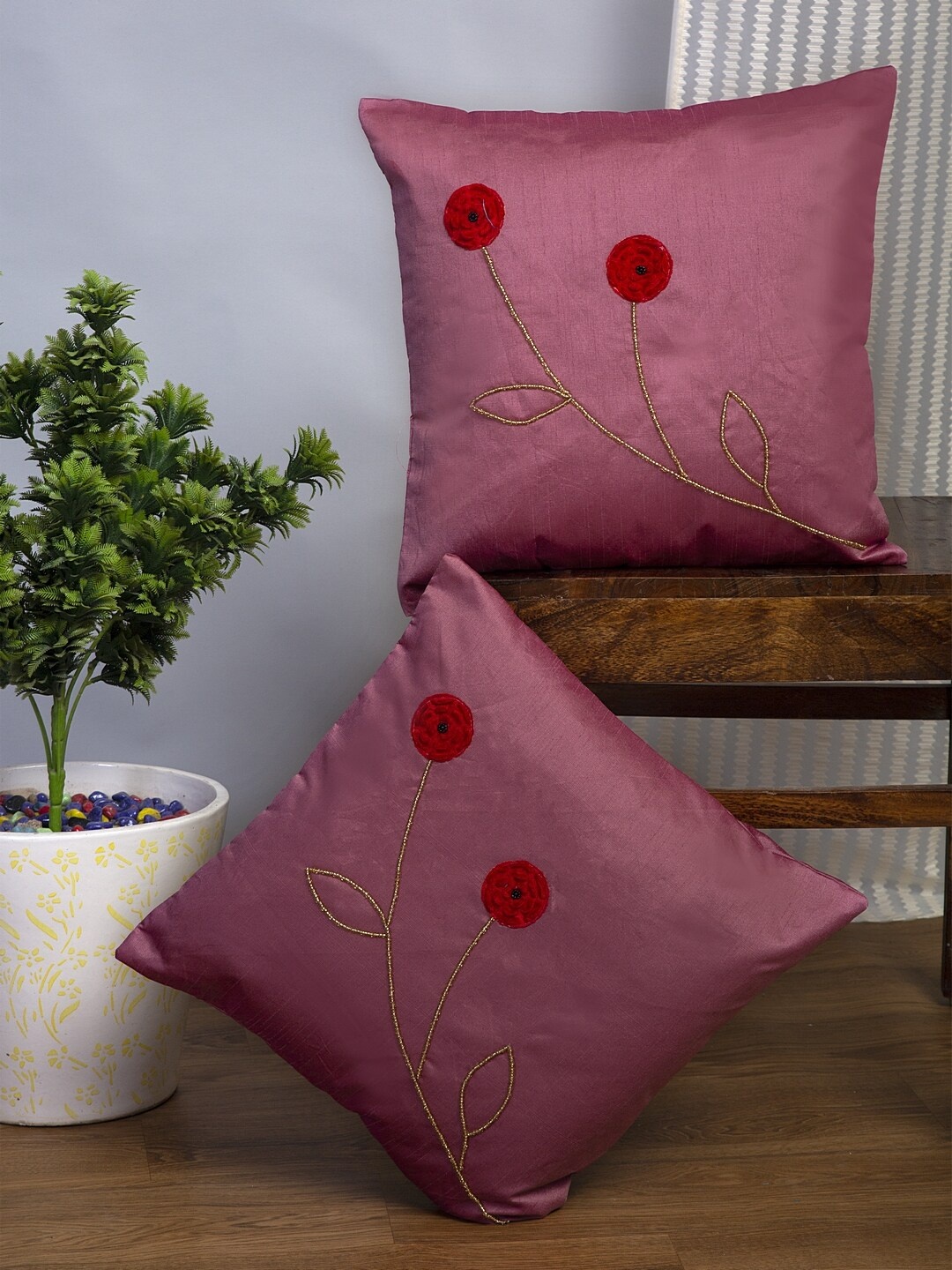 

Alina decor Pink & Red Set of 2 Floral Square Cushion Covers