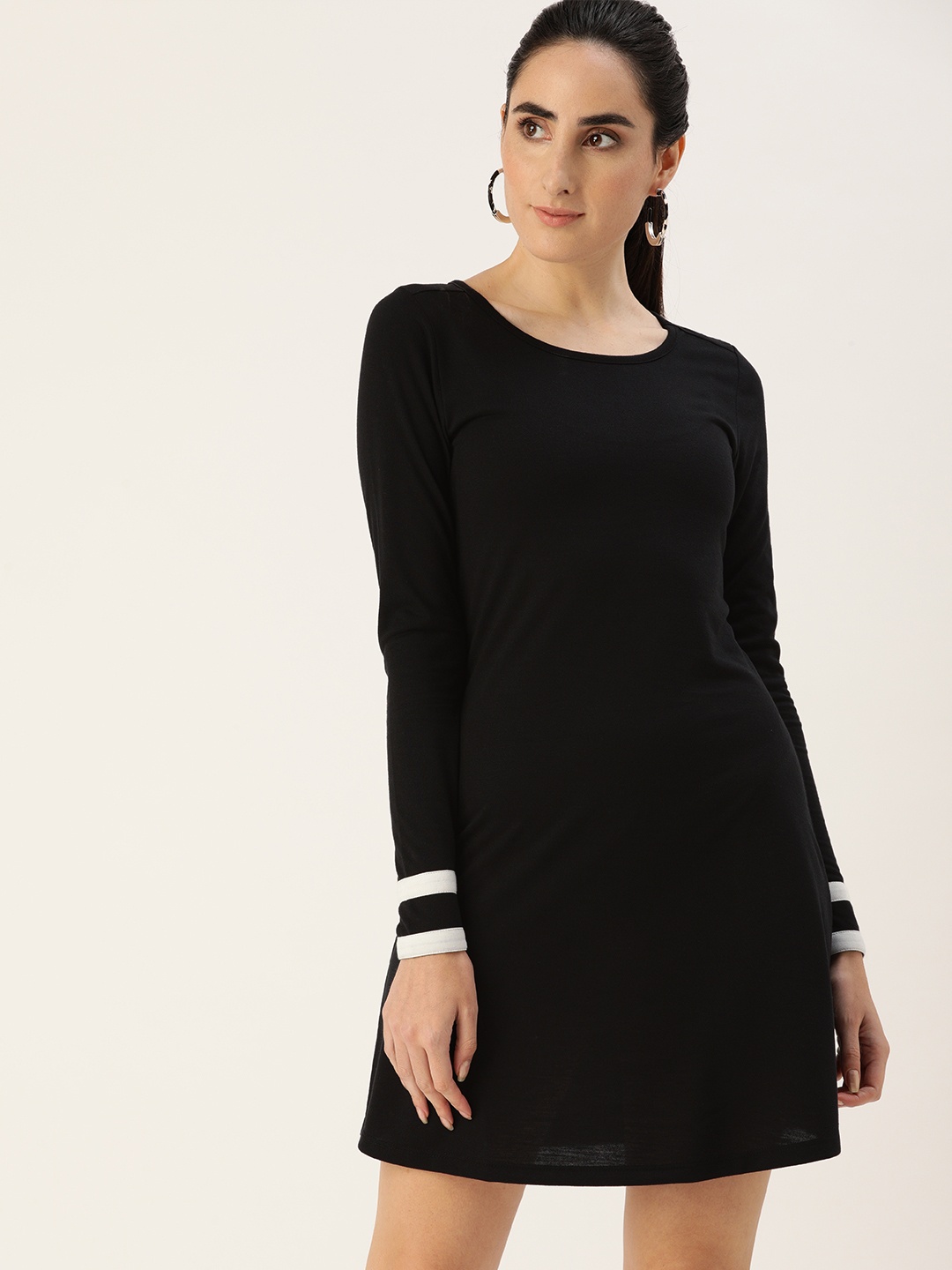

DressBerry Black Solid Sheath Dress