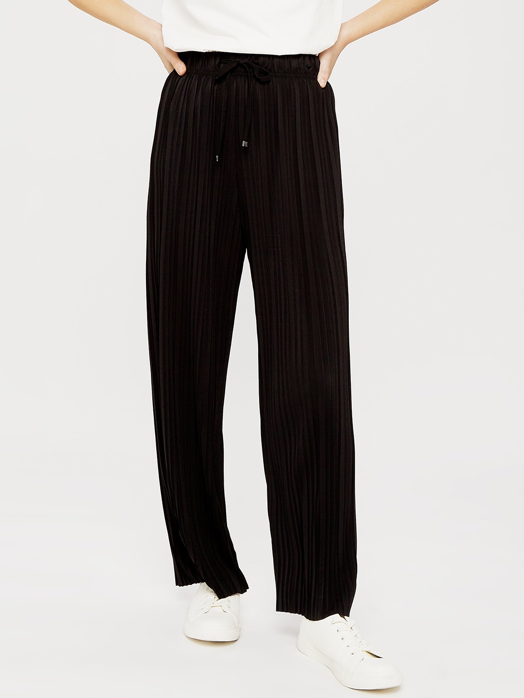 

DOROTHY PERKINS Petite Women Black Regular Fit Solid Pleated Parallel Trousers