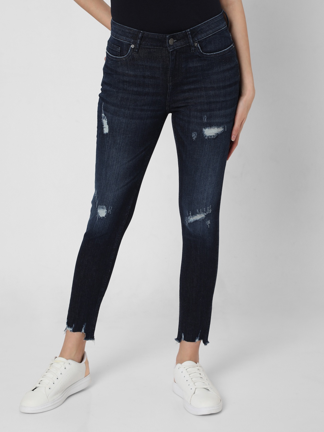 

Vero Moda Women Blue Skinny Fit Mildly Distressed Light Fade Cropped Jeans