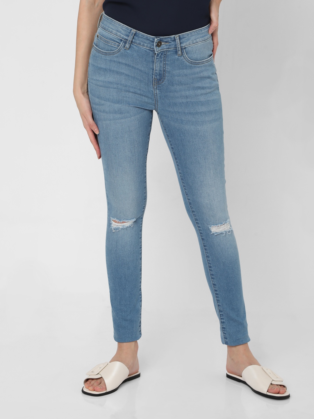 

Vero Moda Women Blue Skinny Fit Slash Knee Light Fade Stretchable Cropped Jeans