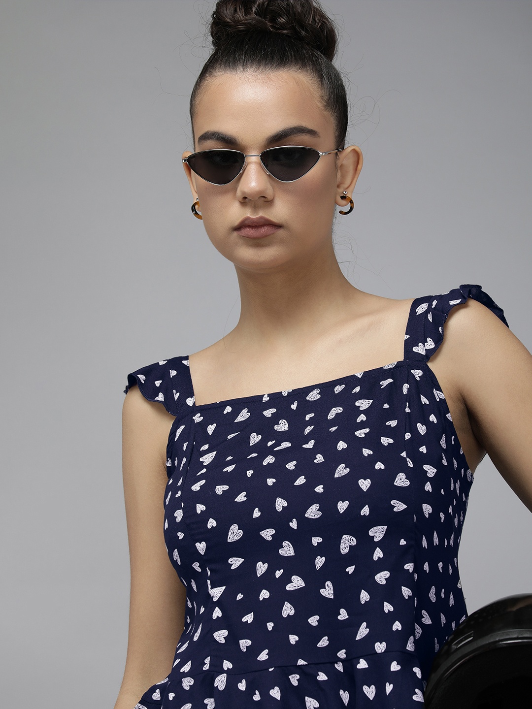 

Vero Moda Women Navy Blue & White Conversational Print Smocked Peplum Top