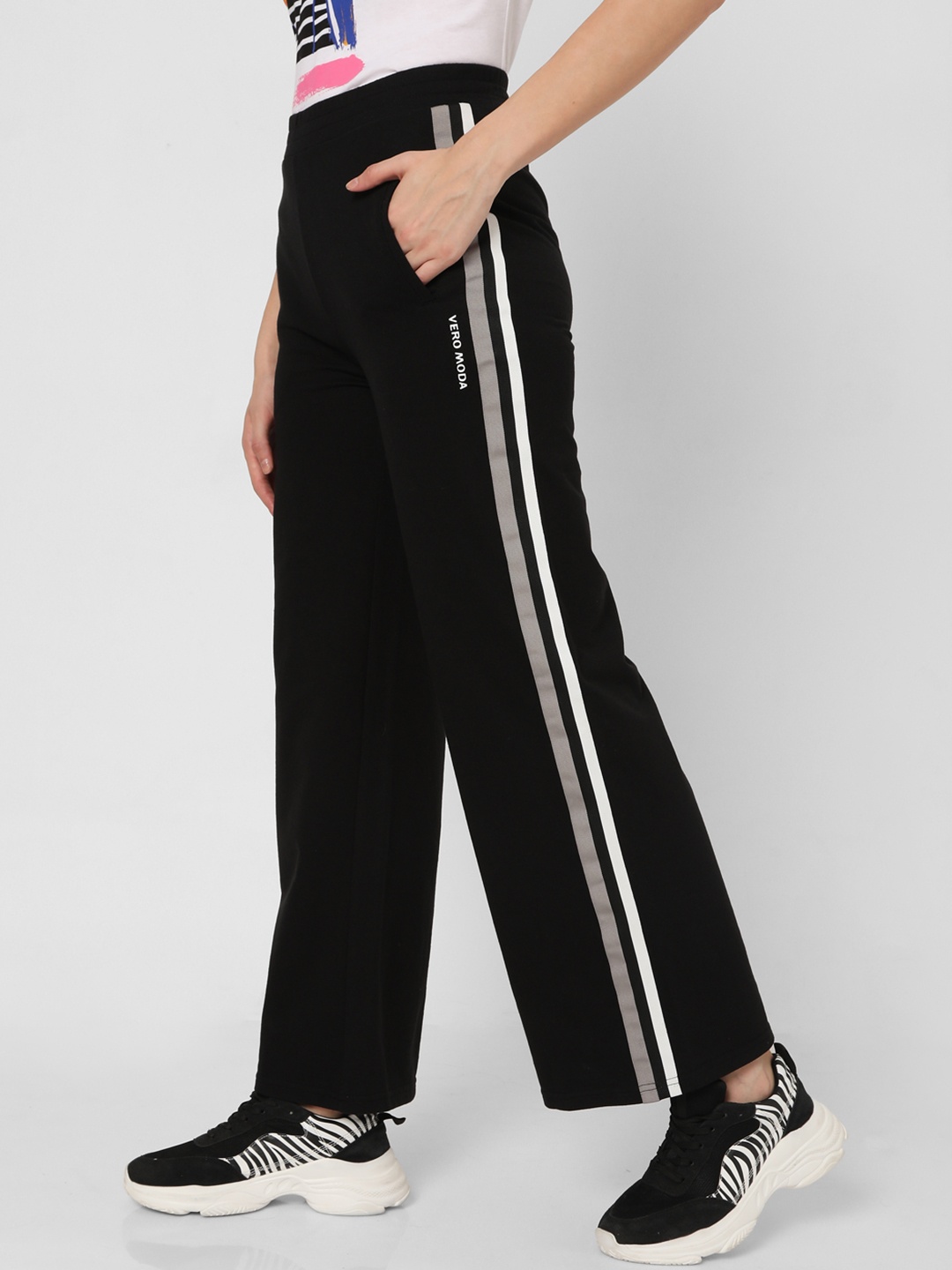 

Vero Moda Women Black Solid Side Striped Lounge Pants