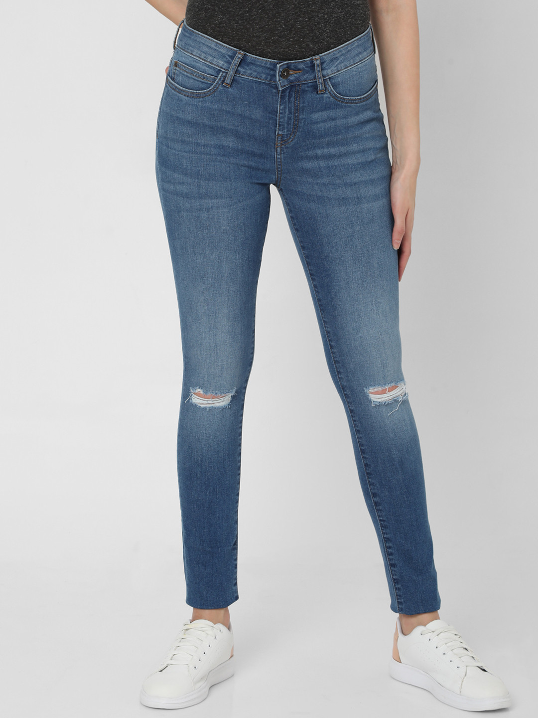 

Vero Moda Women Blue Skinny Fit High-Rise Slash Knee Light Fade Stretchable Cropped Jeans