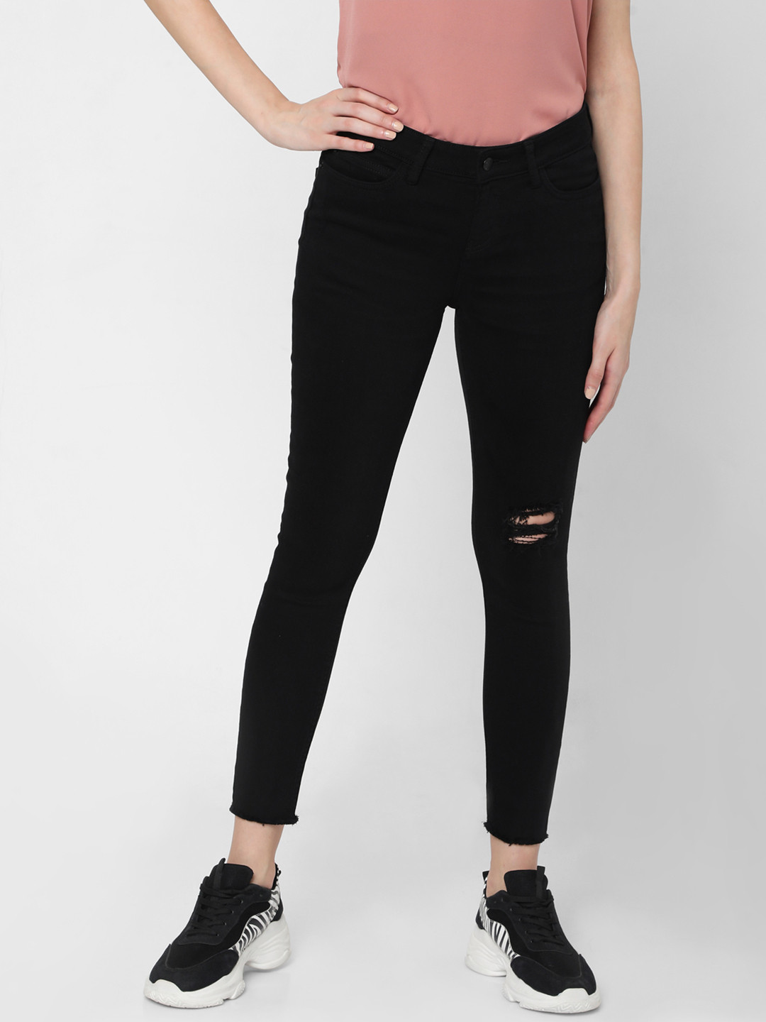

Vero Moda Women Black Skinny Fit Slash Knee Stretchable Cropped Jeans