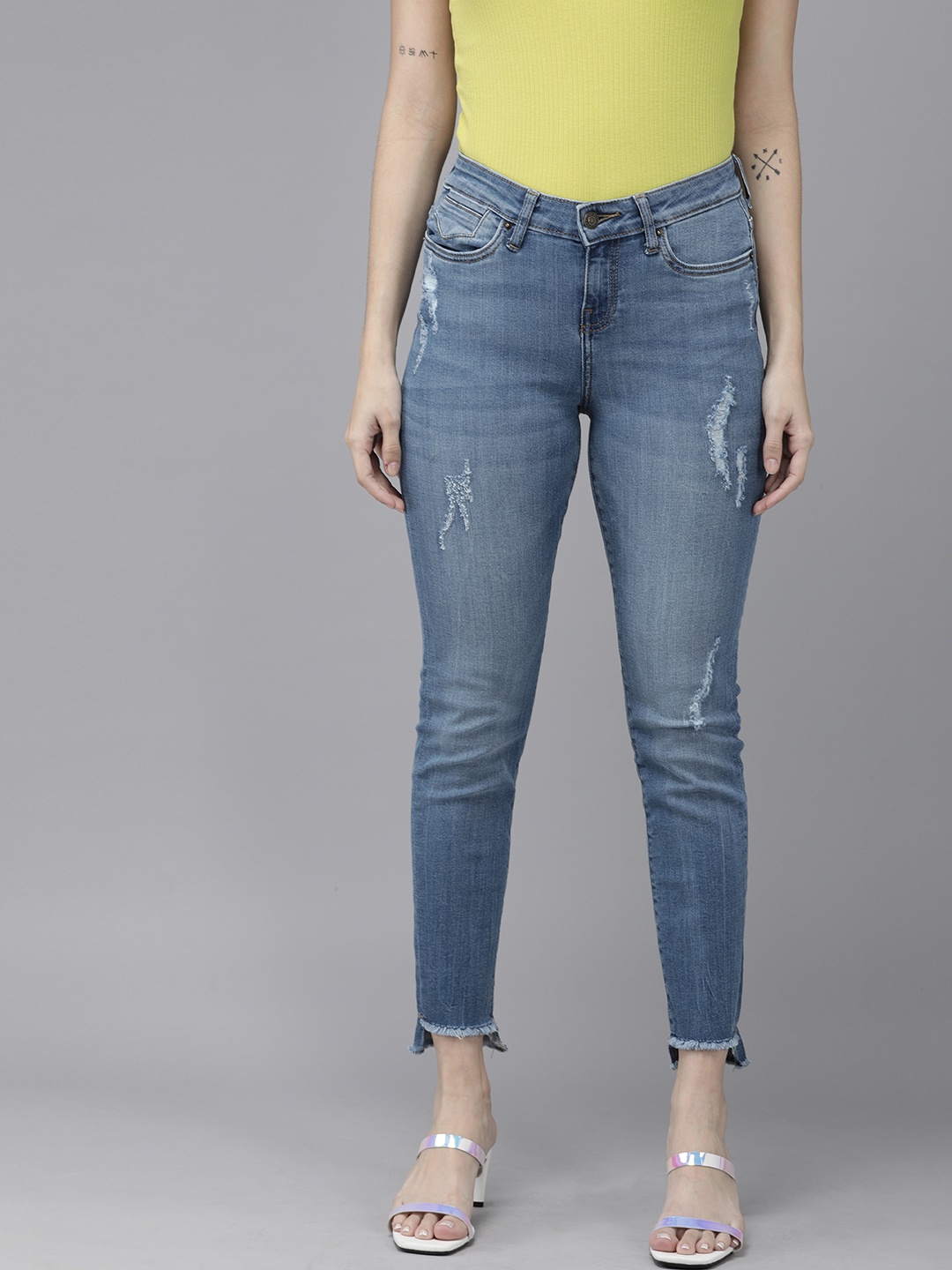 

Vero Moda Women Blue Skinny Fit Mildly Distressed Light Fade Stretchable Jeans
