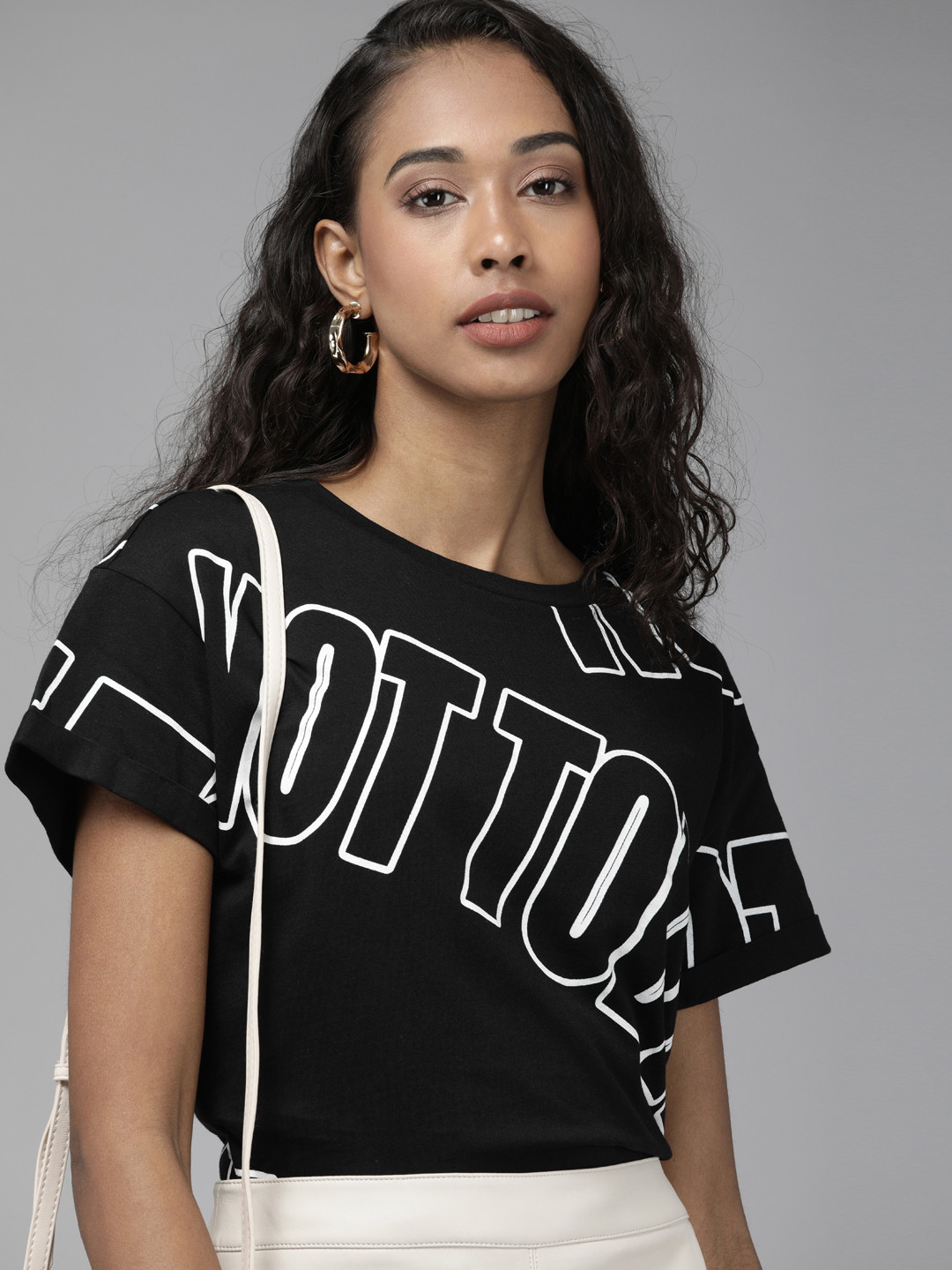 

Vero Moda Women Black White Printed Extended Sleeves Pure Cotton T-shirt