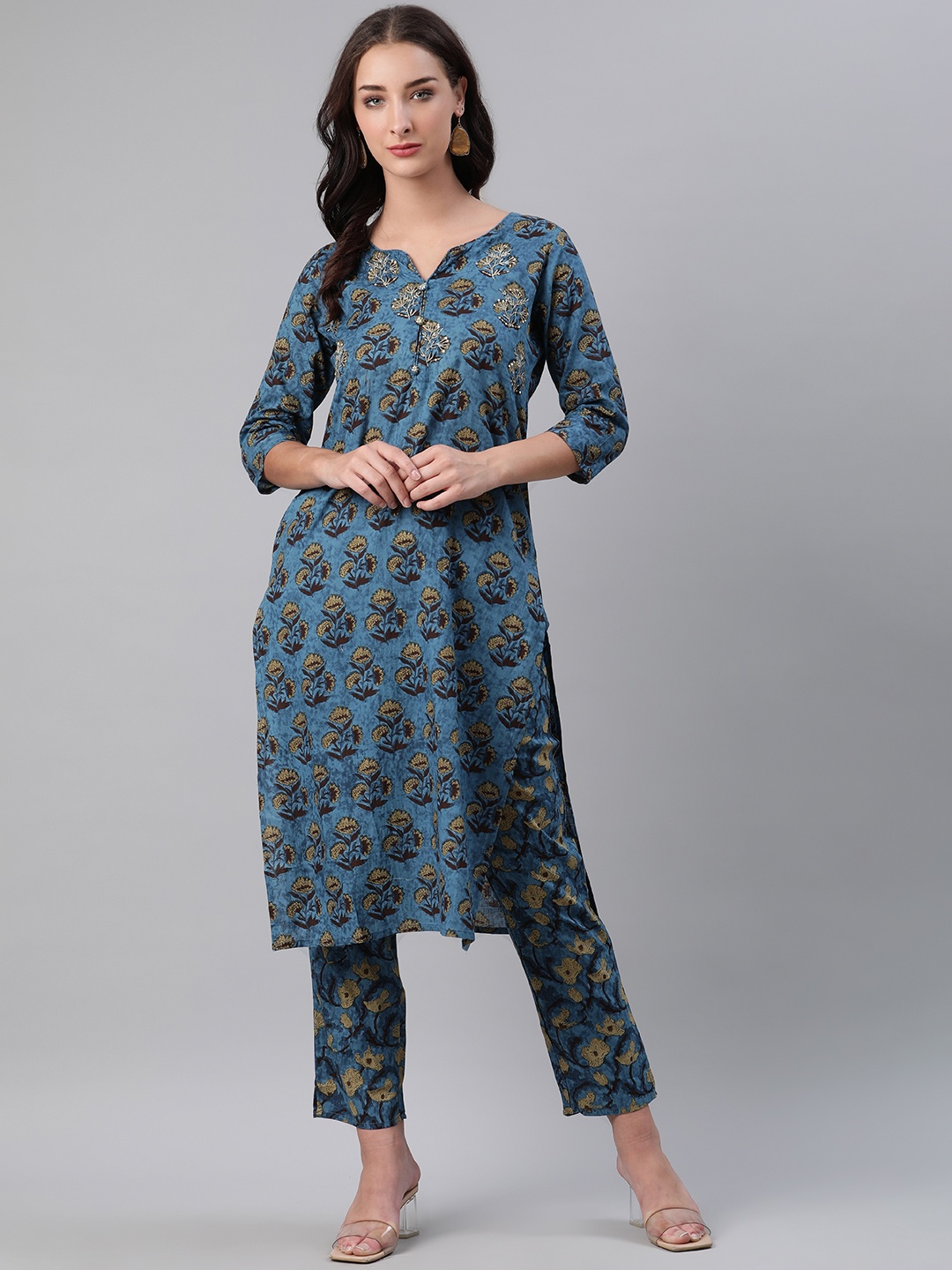 

Vbuyz Women Navy Blue & Maroon Printed Kurta with Trousers