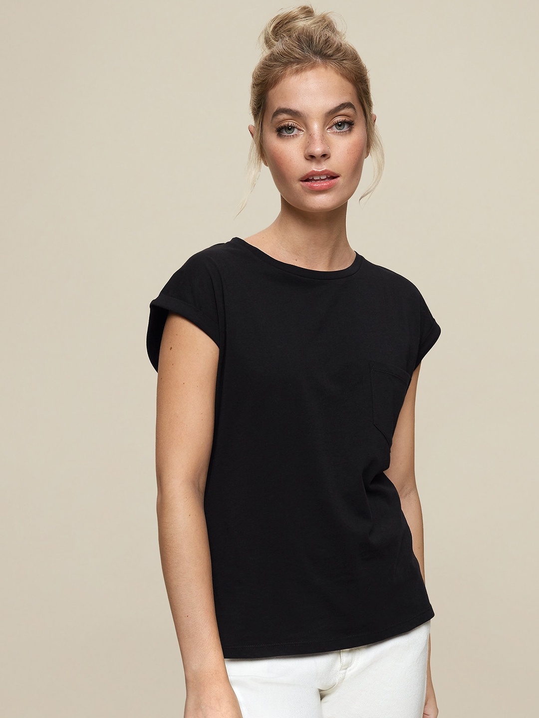 

DOROTHY PERKINS Women Black Organic Cotton Solid Round Neck Organic Cotton T-shirt