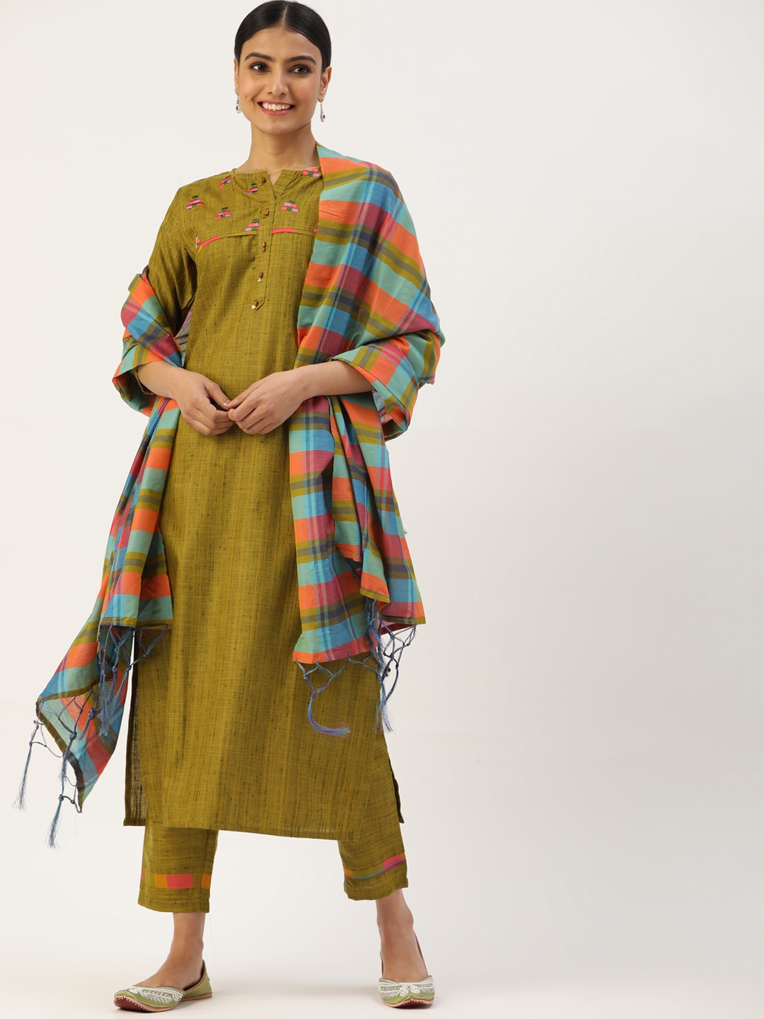 

VAABA Women Olive Green Yoke Design Kurta with Trousers & Dupatta