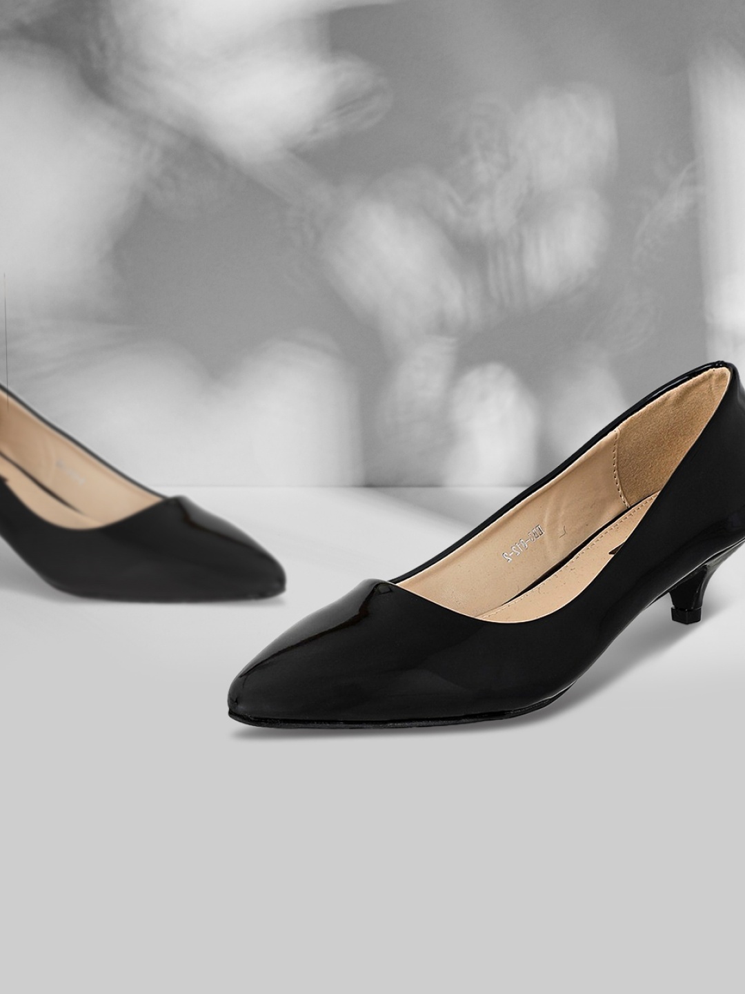 

Flat n Heels Women Black Solid Pumps