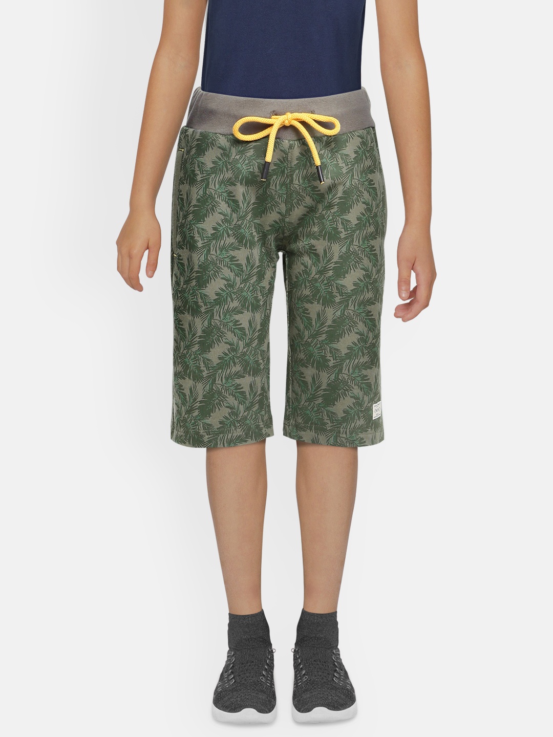 

Indian Terrain Boys Olive Pure Cotton Printed Mid-Rise Regular Shorts