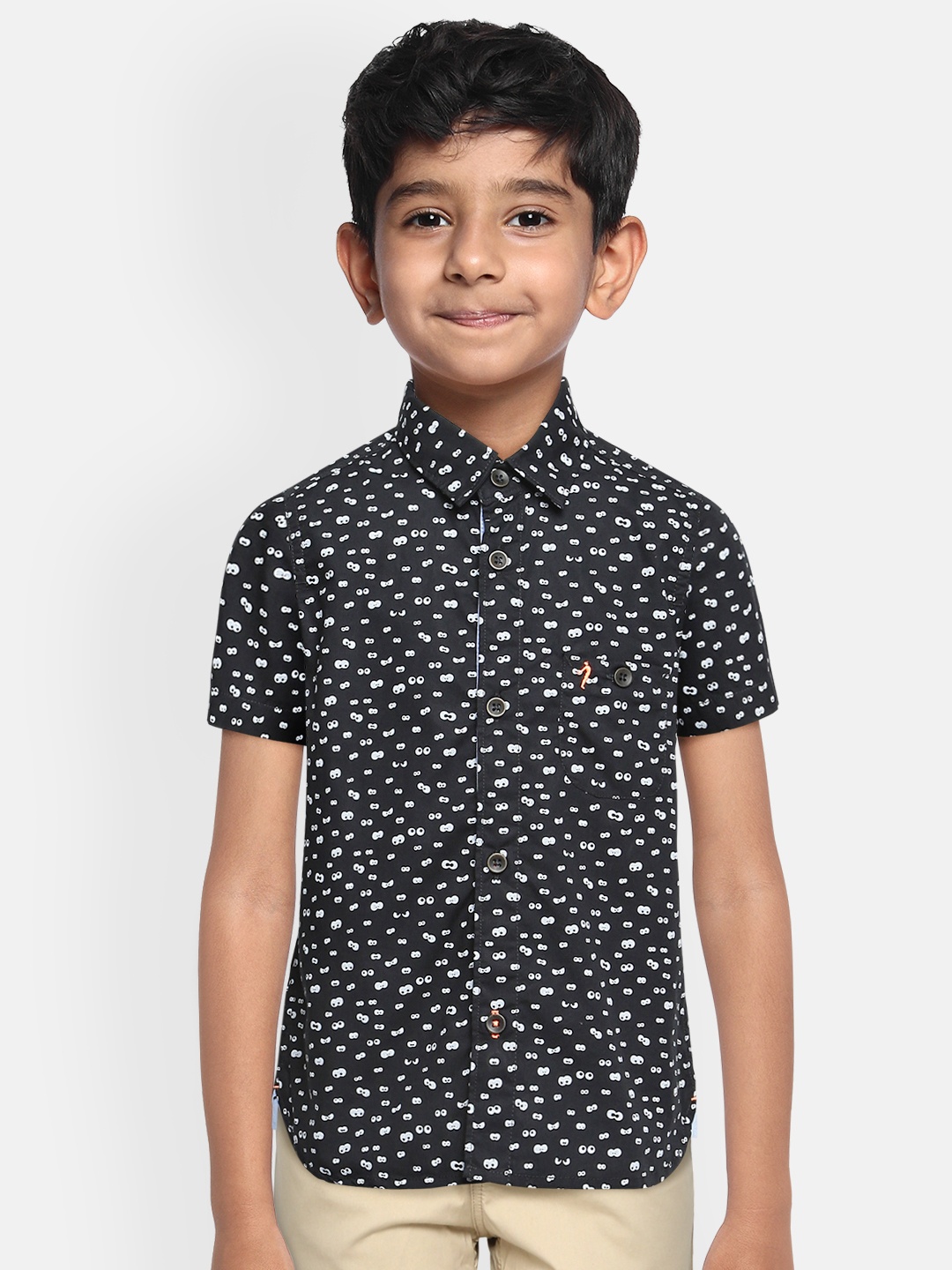

Indian Terrain Boys Black & White Pure Cotton Casual Shirt