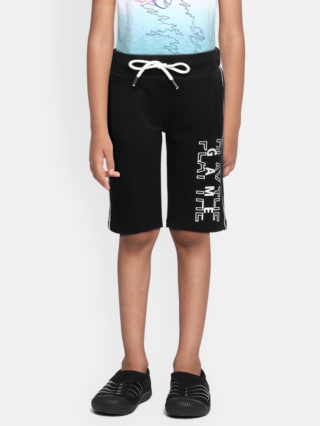 

Indian Terrain Boys Black Pure Cotton Printed Mid-Rise Regular Shorts