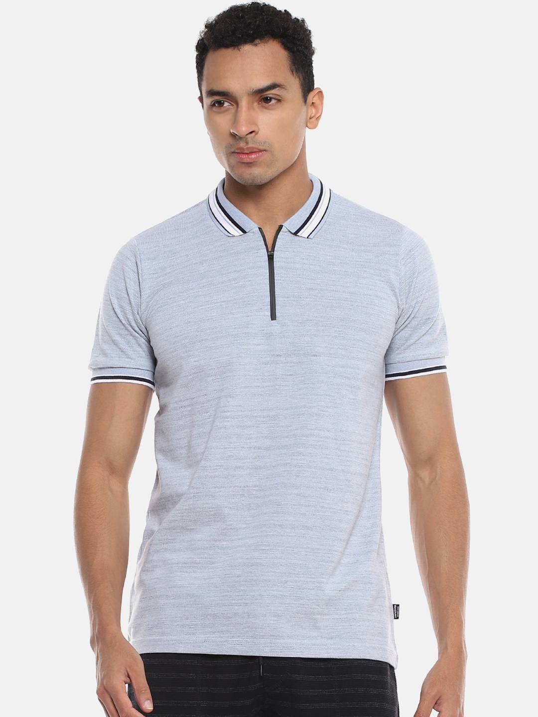 

Campus Sutra Men Blue Solid High Neck T-shirt