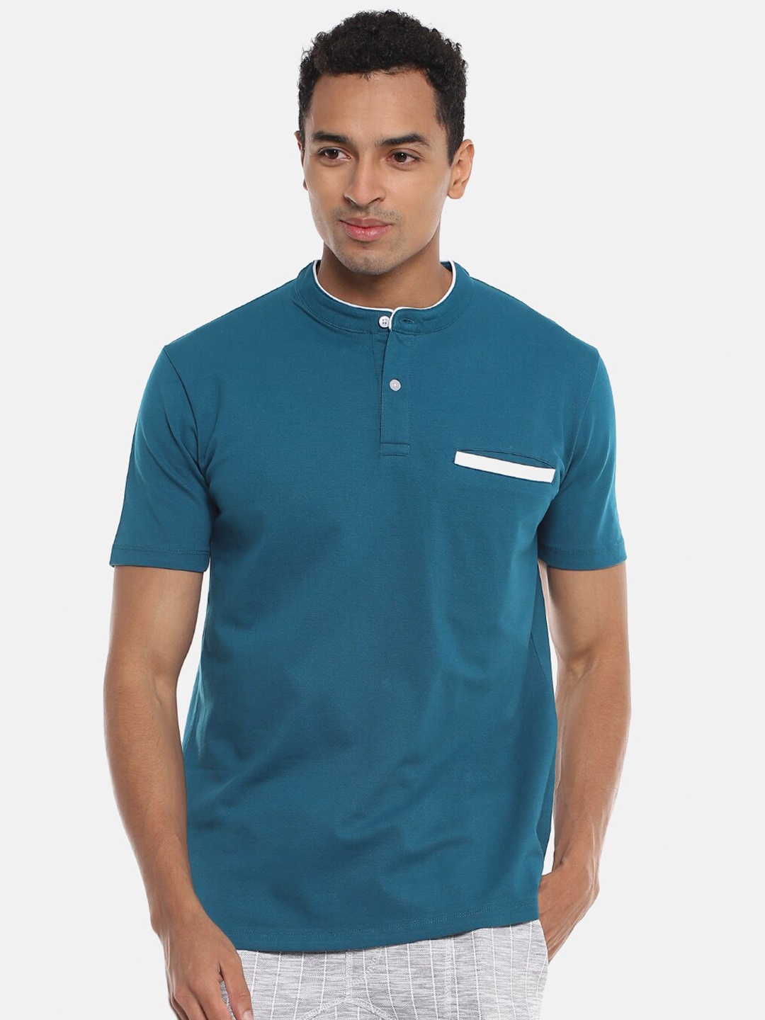 

Campus Sutra Men Blue Solid Mandarin Collar T-shirt
