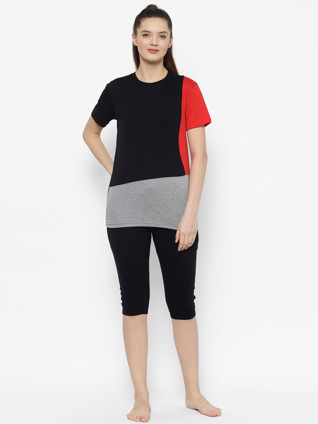 

VIMAL JONNEY Women Black & Red Colourblocked Night Suit