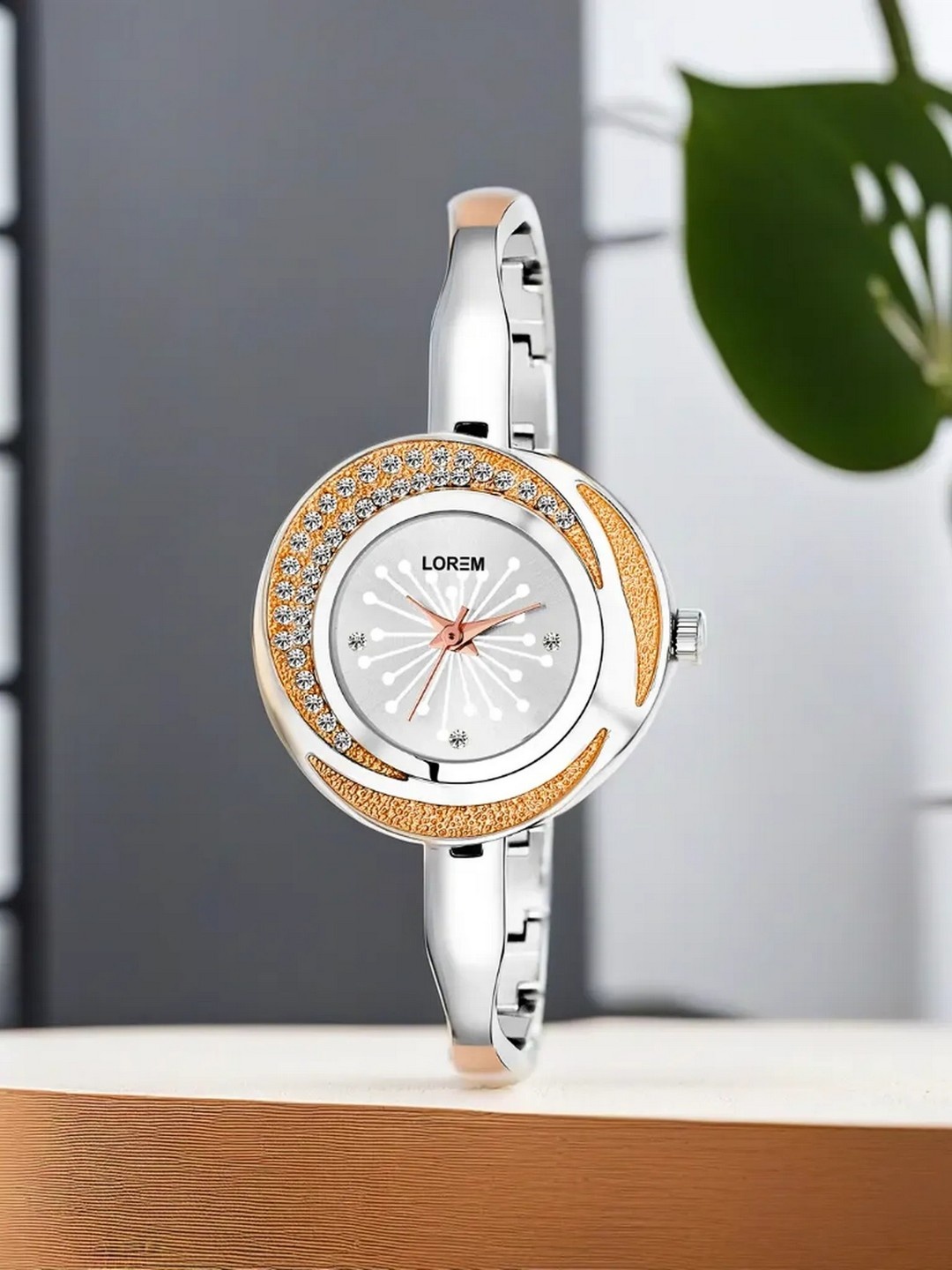 

LOREM Women Silver-Toned Analogue Watch LR249