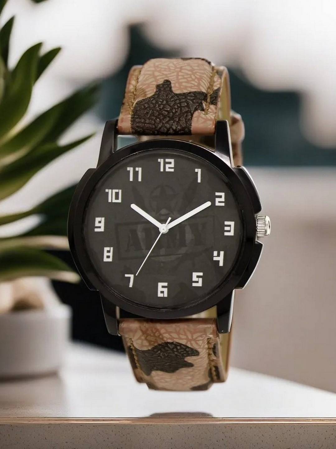 

LOREM Men Black Analogue Watch LR03